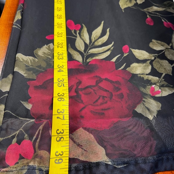 Dress with flowery fabric in medium size - Picture 7 of 15